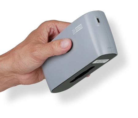 Glanzmessgerät MG 268-F2 in der Hand