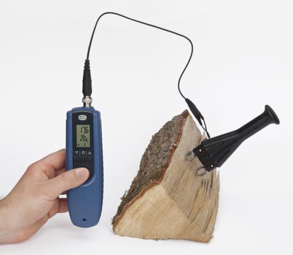 Gann Hydromette BL H 40 beim messen am Holz
